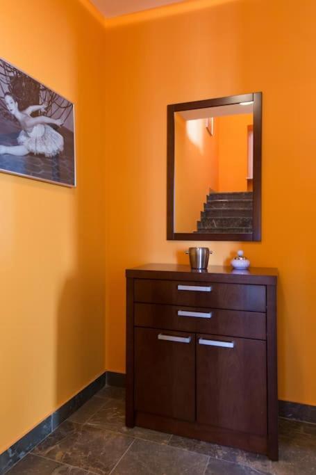 Villa Ajda - Orange Room Omišalj Eksteriør bilde