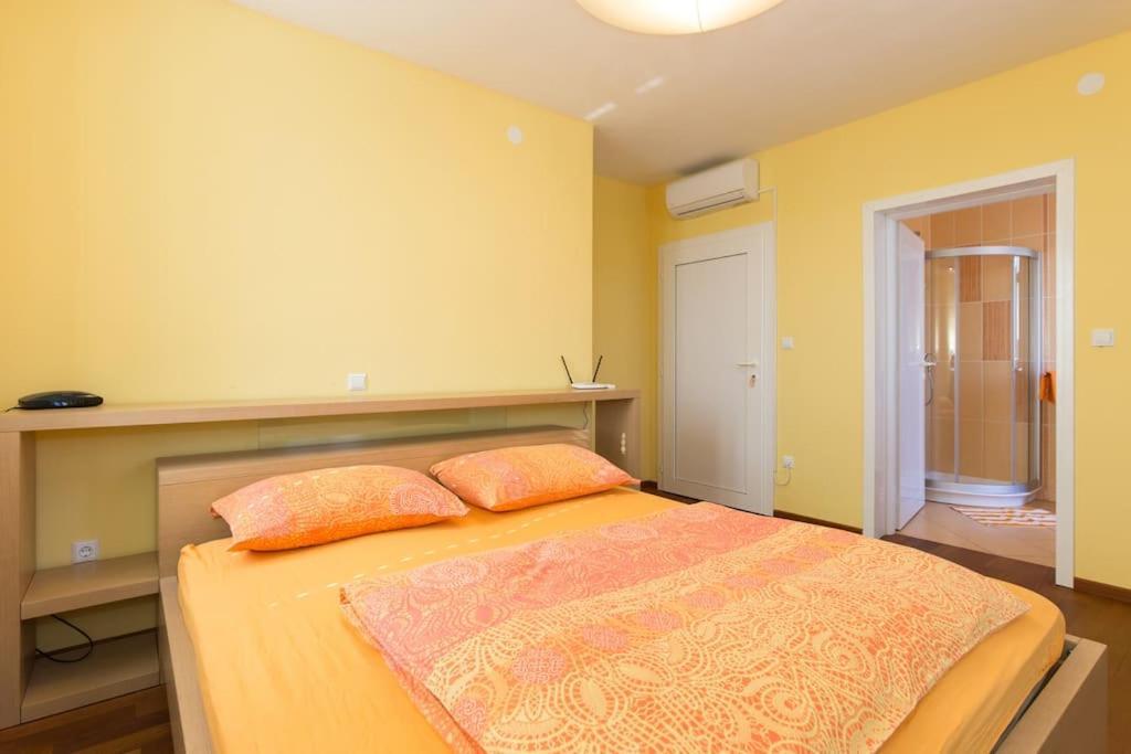 Villa Ajda - Orange Room Omišalj Eksteriør bilde